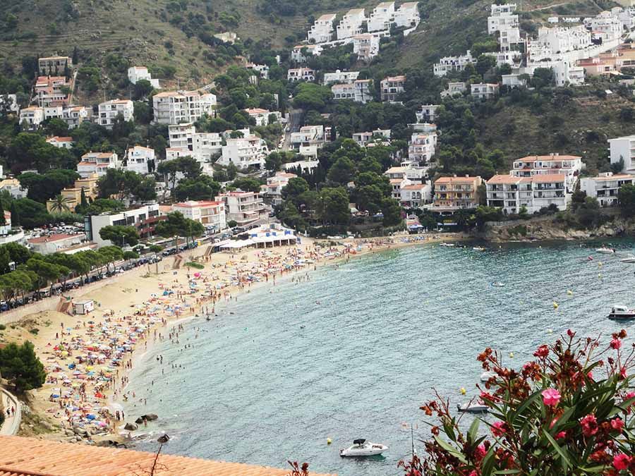 Roses y su bahía en la Costa Brava
