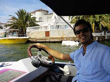 Barca por los canales de Empuriabrava