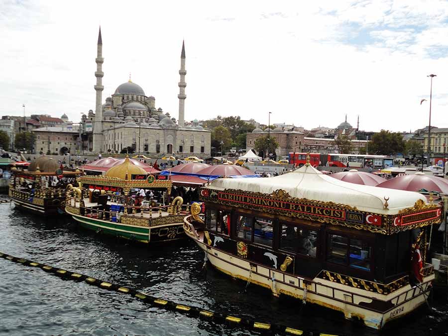 Puente de Gálata y zona de Eminönü en Estambul