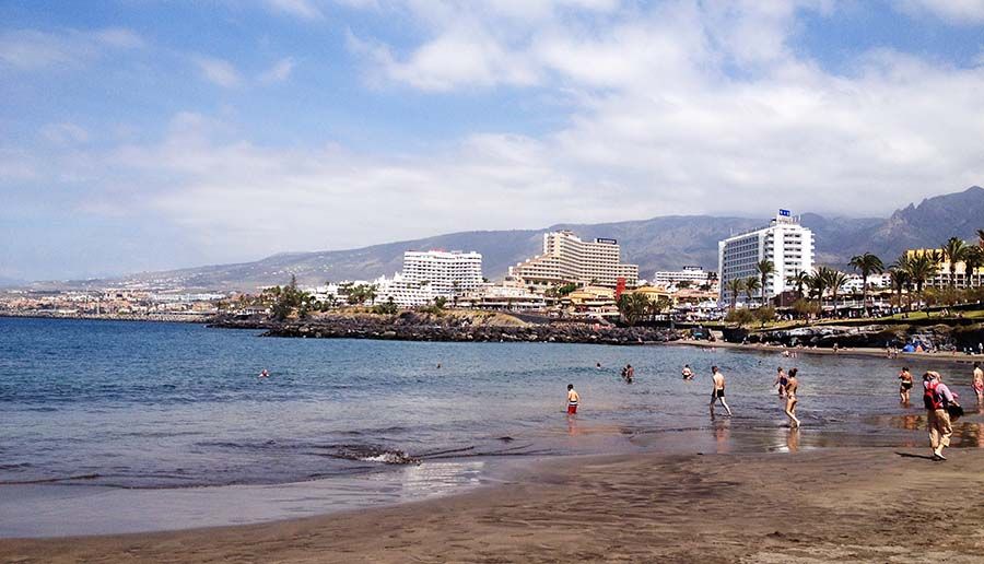 Playa de Los Cristianos en el sur de Tenerife