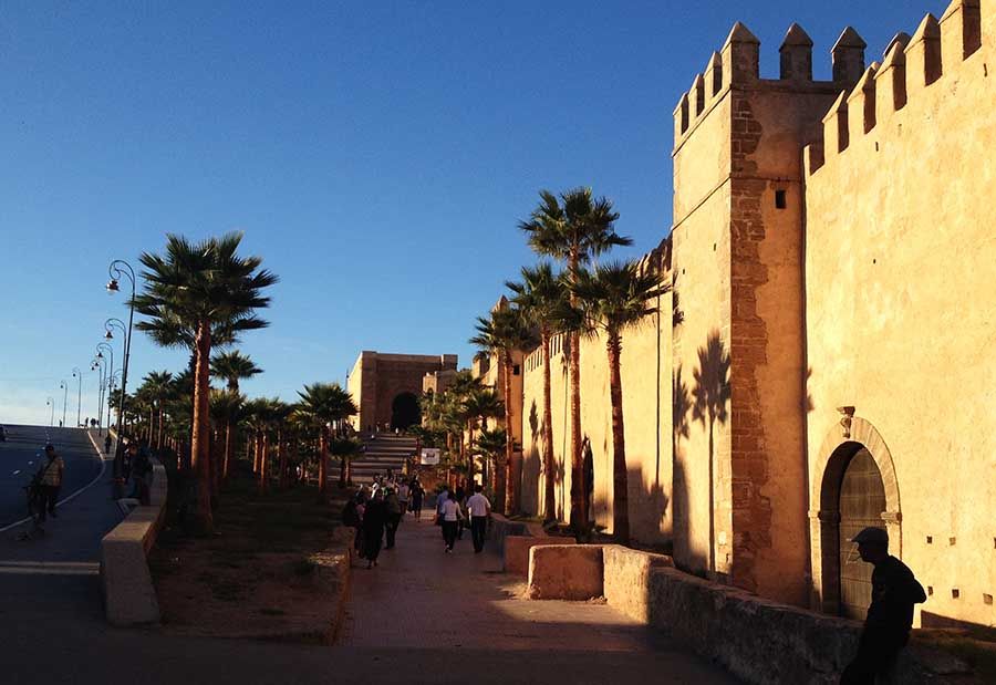Calles blancas y azules de la Kasbah de los Oudayas