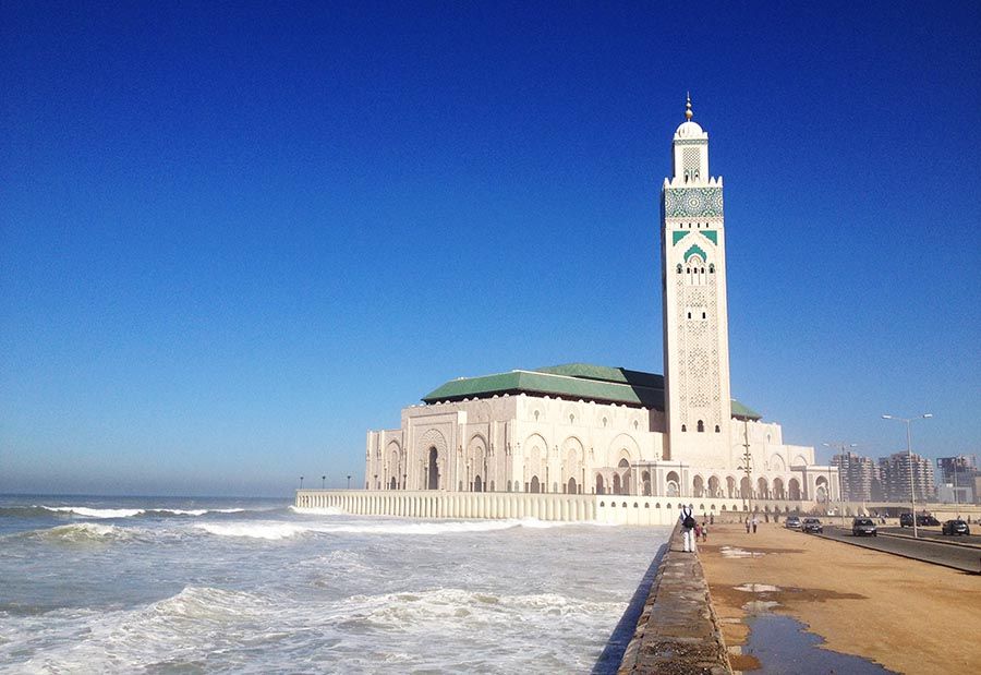Mezquita Hassan II de Casablanca frente al océano