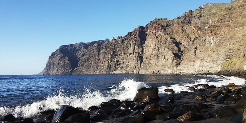 Acantilados y playa de Los Gigantes en Tenerife