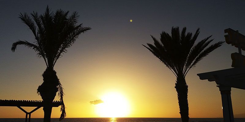 Puesta de sol en Los Cristianos durante un viaje a Tenerife