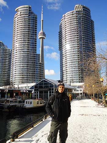 CN Tower y skyline de Toronto en invierno