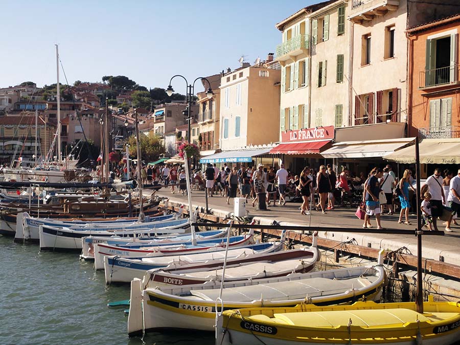 Puerto de Cassis en la costa mediterránea francesa