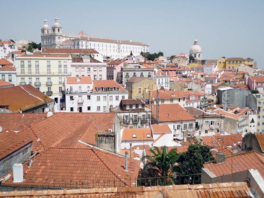 Tejados y edificios del centro histórico de Lisboa