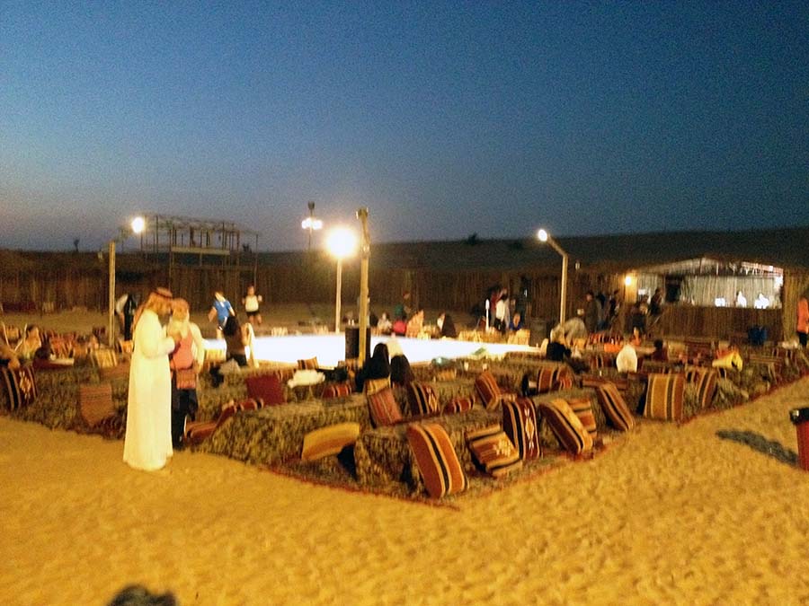 Grandes dunas durante una ruta por el desierto