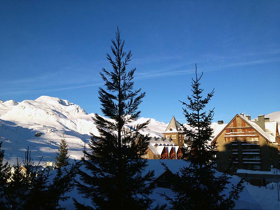 Esquiando en Formigal, en el Pirineo Aragonés