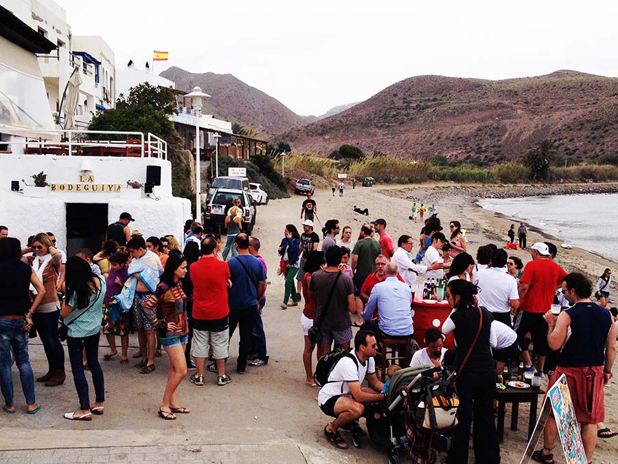 Ambiente de La Bodeguiya en Las Negras