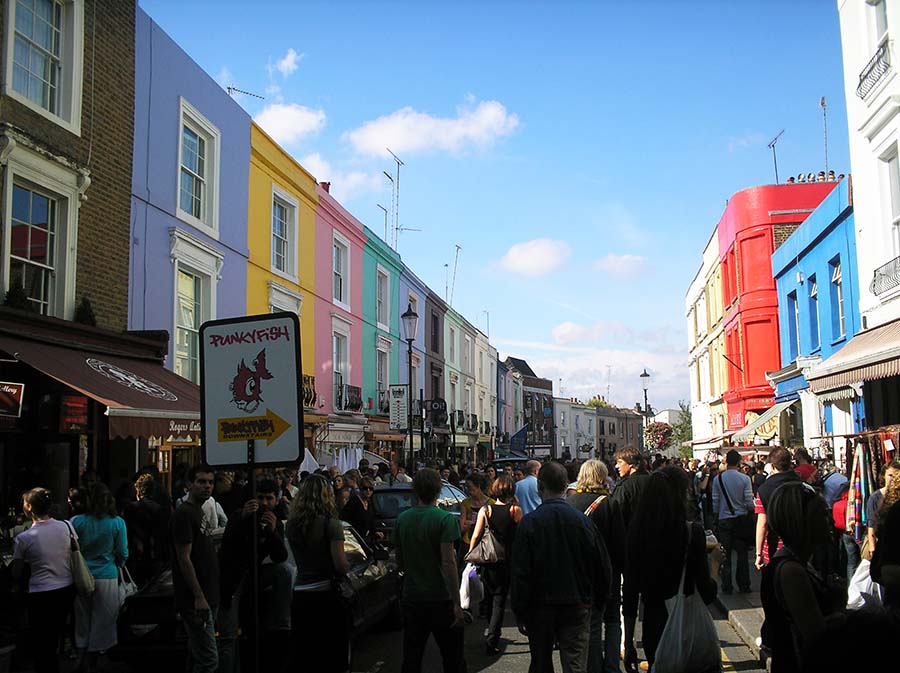 Casas de colores y mercado de Portobello Road