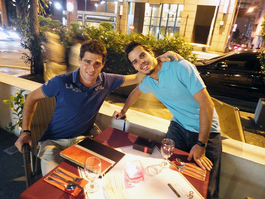 Cena durante el viaje por Kuala Lumpur