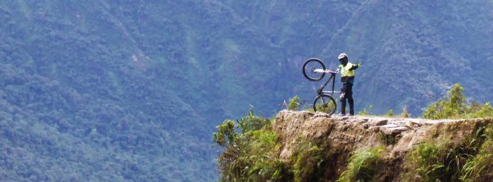 En bicicleta por la Carretera de la Muerte
