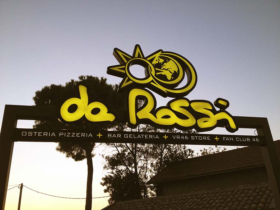 Ambiente motero y homenaje a Valentino Rossi en Tavullia