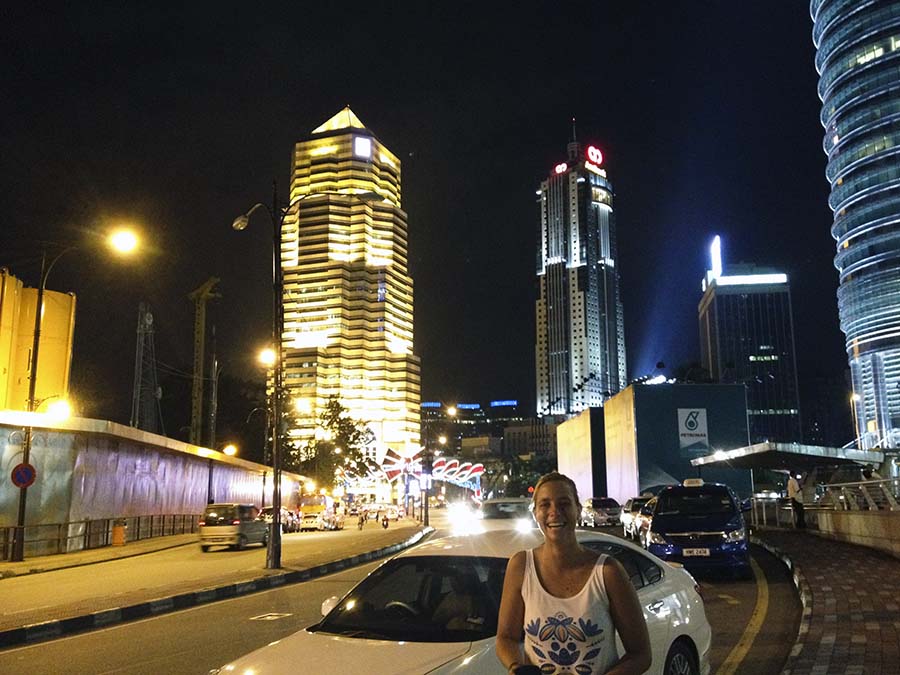 Kuala Lumpur iluminada de noche