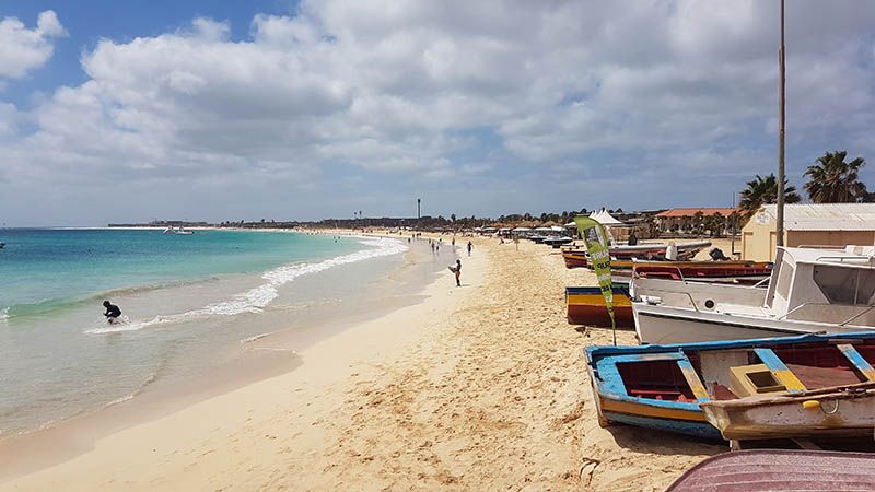 Playa de aguas turquesas en Cabo Verde