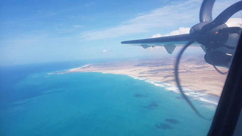 Día soleado junto al mar en Cabo Verde