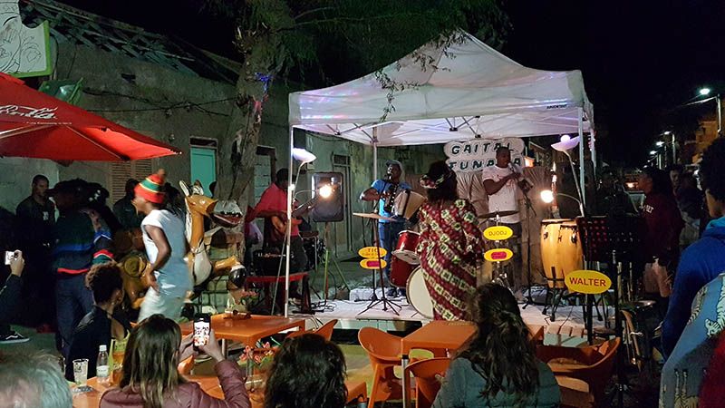 Concierto de música en directo en Santa María, isla de Sal