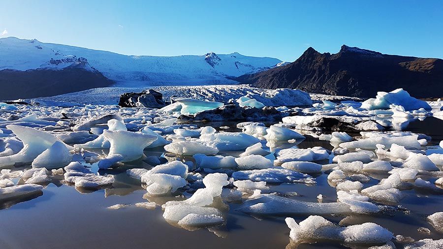 Tempanos de hielo en Islandia Diamond Beach