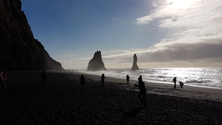 Playa negra en Islandia Reynisfjara Beach