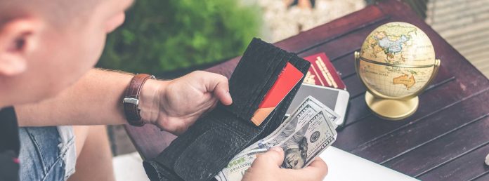 Cómo llevar dinero cuando viajas