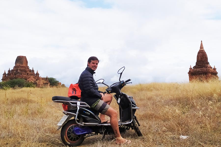 Alquilar-moto-en-Bagan