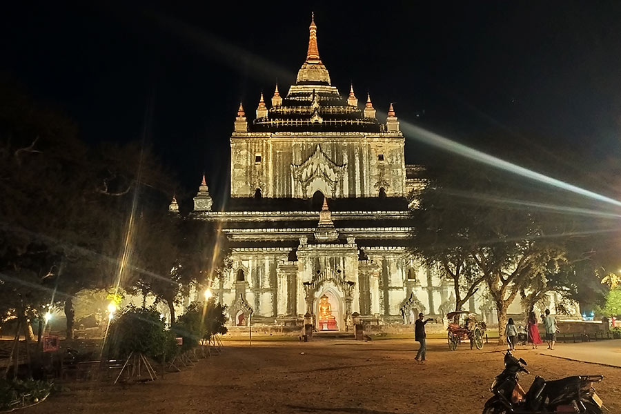 Templos-de-Bagan-de-noche