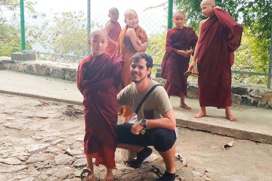 Ninos-budistas-en-mandalay-Birmania