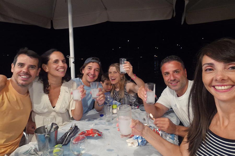 Cenar en Corfu comida tipica