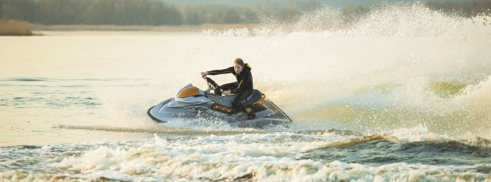 Alquiler de Motos de Agua en Empuriabrava: Adrenalina Pura en la Venecia Catalana