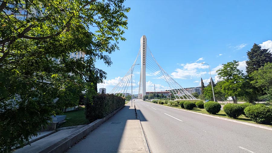 Puente del Milenio en Podgorica Montenegro